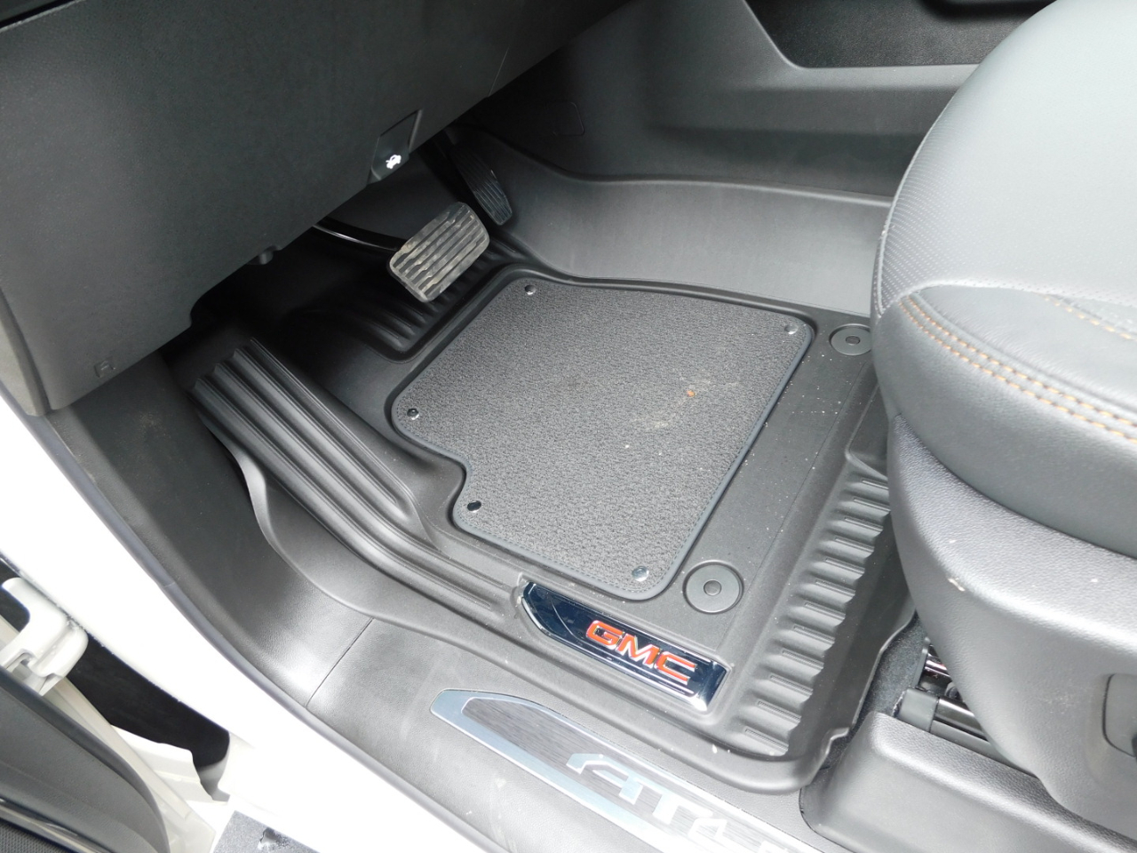 GMC Sierra 3500HD 4WD Crew Cab 159" AT4 2026 GMC Sierra 3500HD 4WD Crew Cab 159" AT4 2026