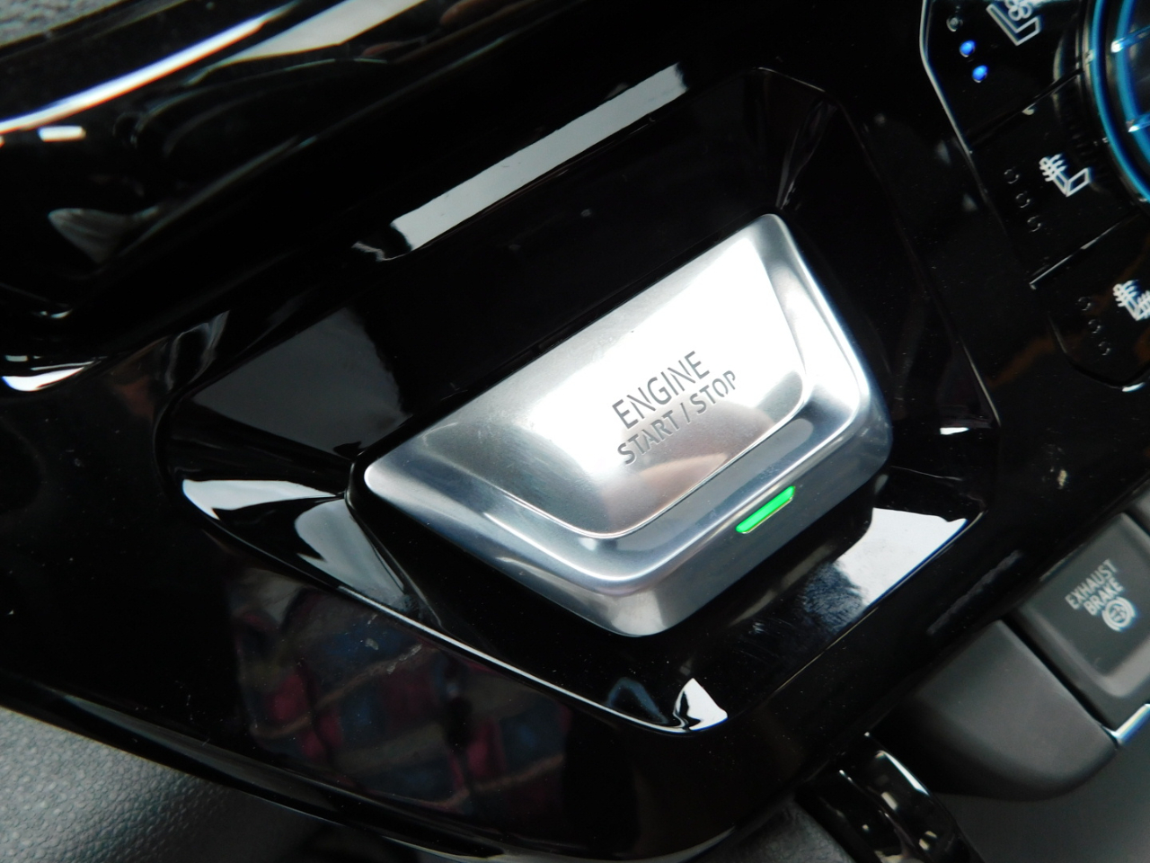 GMC Sierra 3500HD 4WD Crew Cab 159" AT4 2026 GMC Sierra 3500HD 4WD Crew Cab 159" AT4 2026