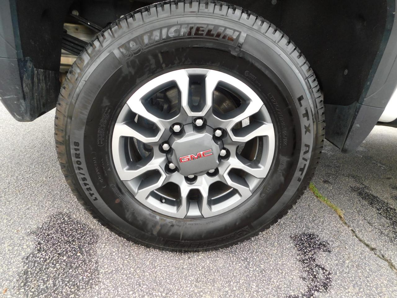 GMC Sierra 2500HD 4WD Crew Cab 159" Pro 2024