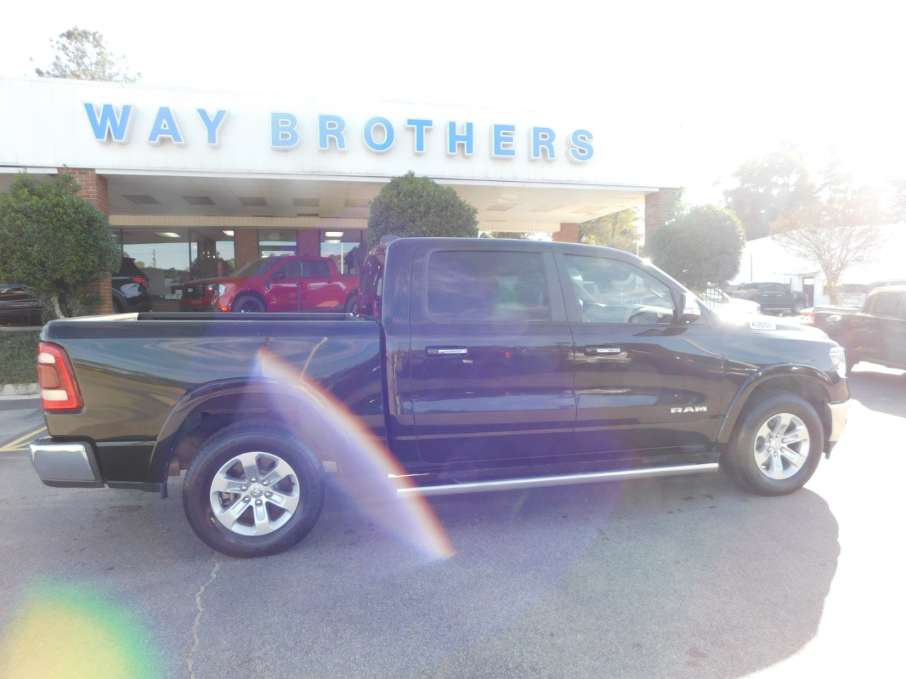 2019 RAM 1500 LARAMIE 4X4 CREW CAB 5'7"