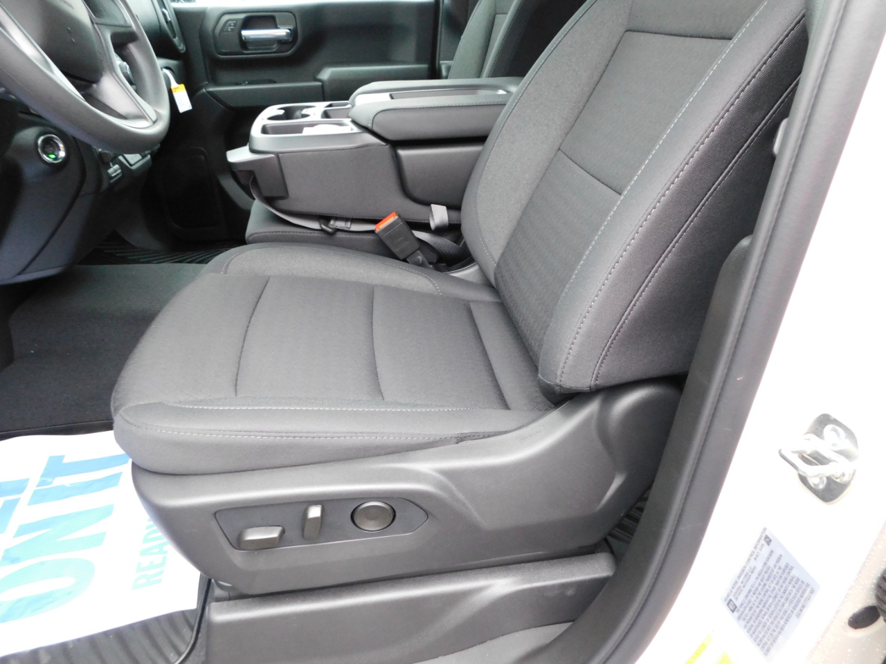 Chevrolet Silverado 2500HD 4WD Crew Cab 159" Custom 2026