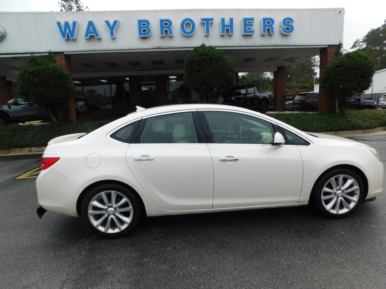 2013 Buick Verano 4dr Sdn Leather Group