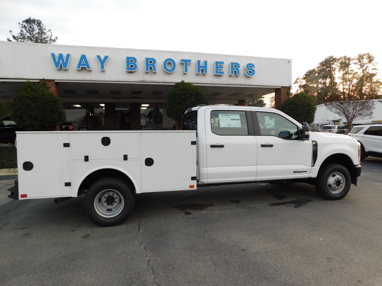 2026 Ford Super Duty F-350 DRW XL 4WD CREW CAB 179" WB 6