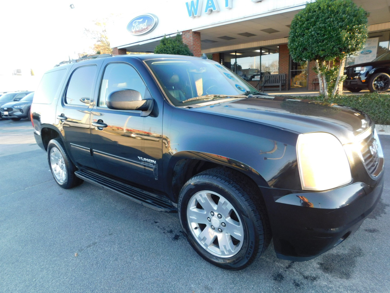 GMC Yukon 2WD 4dr 1500 SLT 2011