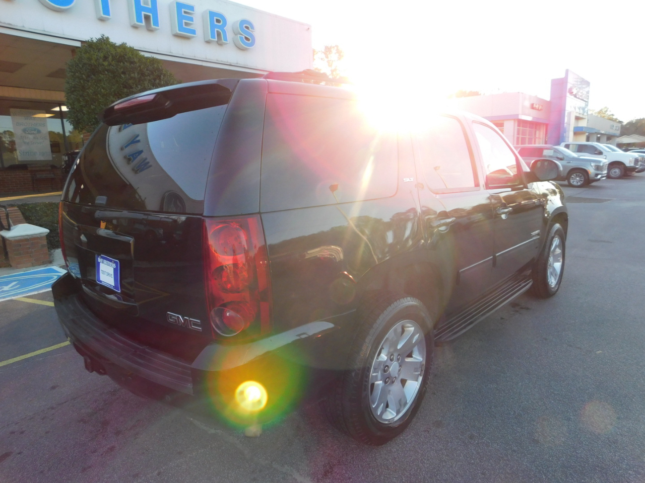 GMC Yukon 2WD 4dr 1500 SLT 2011