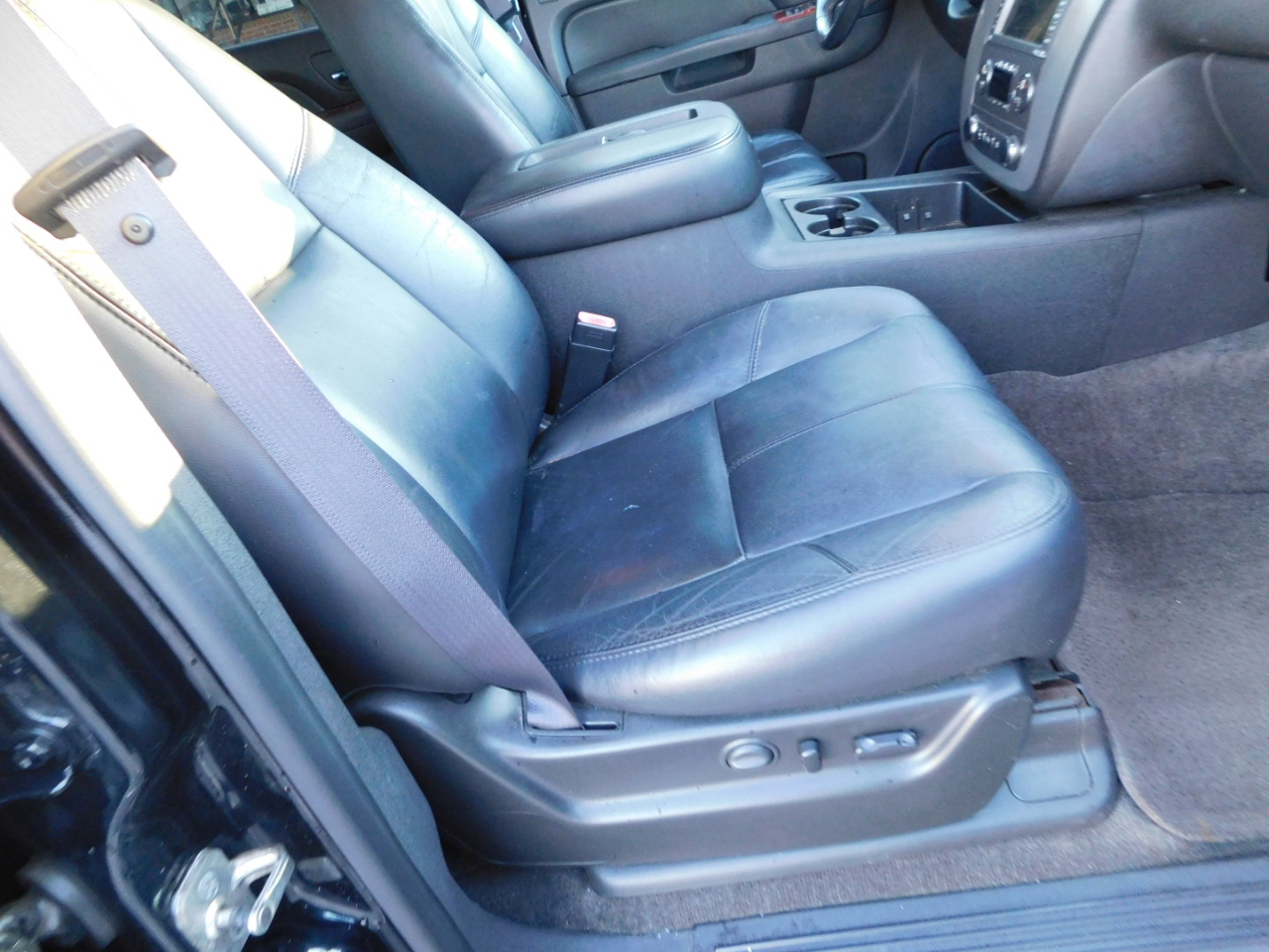 GMC Yukon 2WD 4dr 1500 SLT 2011