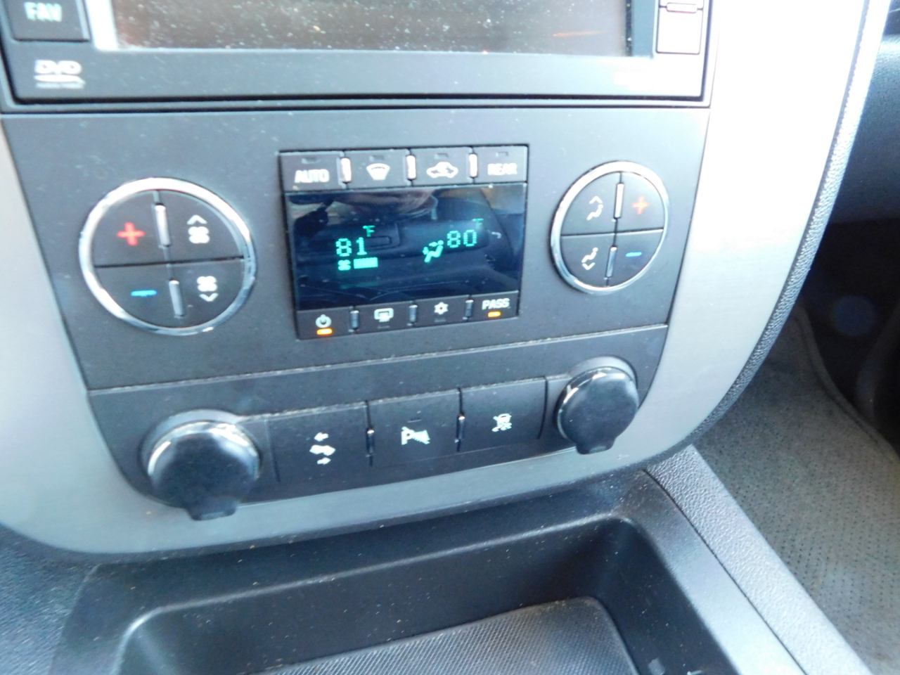 GMC Yukon 2WD 4dr 1500 SLT 2011