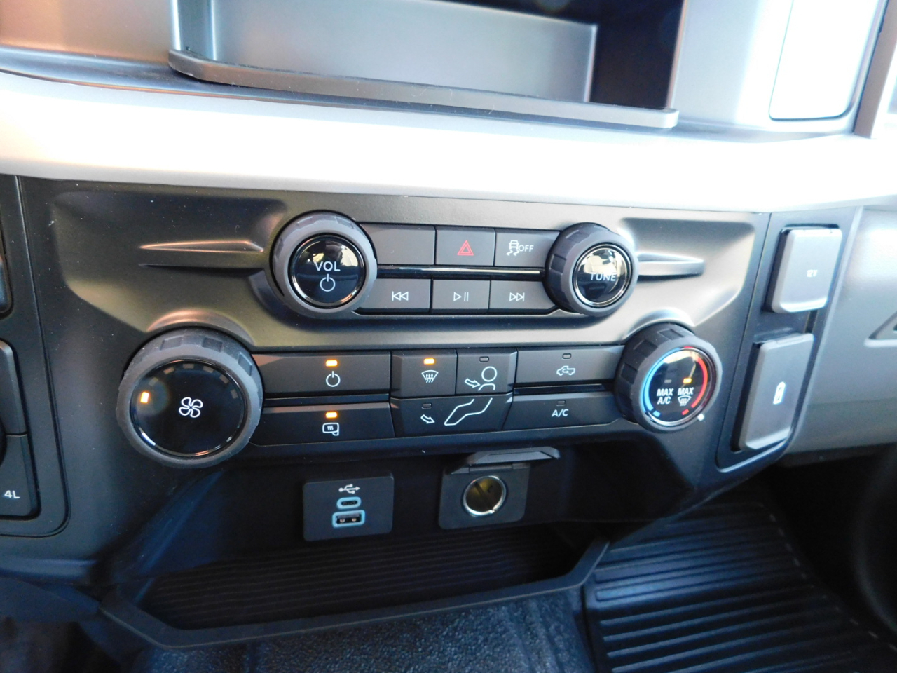 Ford Super Duty F-250 SRW XL 4WD Crew Cab 6.75' Box 2026