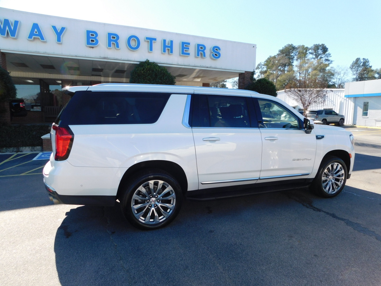2024 GMC Yukon XL 4WD 4DR DENALI