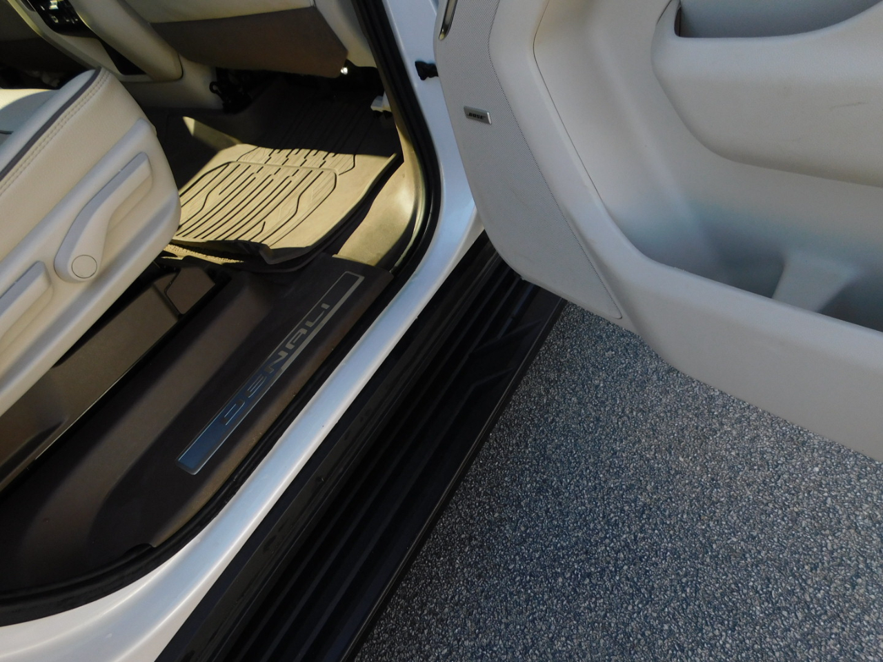 GMC Yukon XL 4WD 4dr Denali 2024