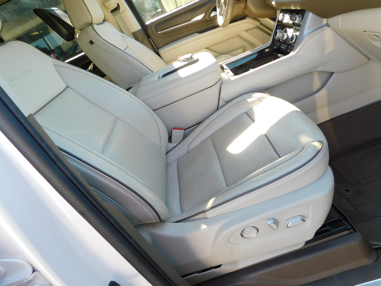 GMC Yukon XL 4WD 4dr Denali 2024