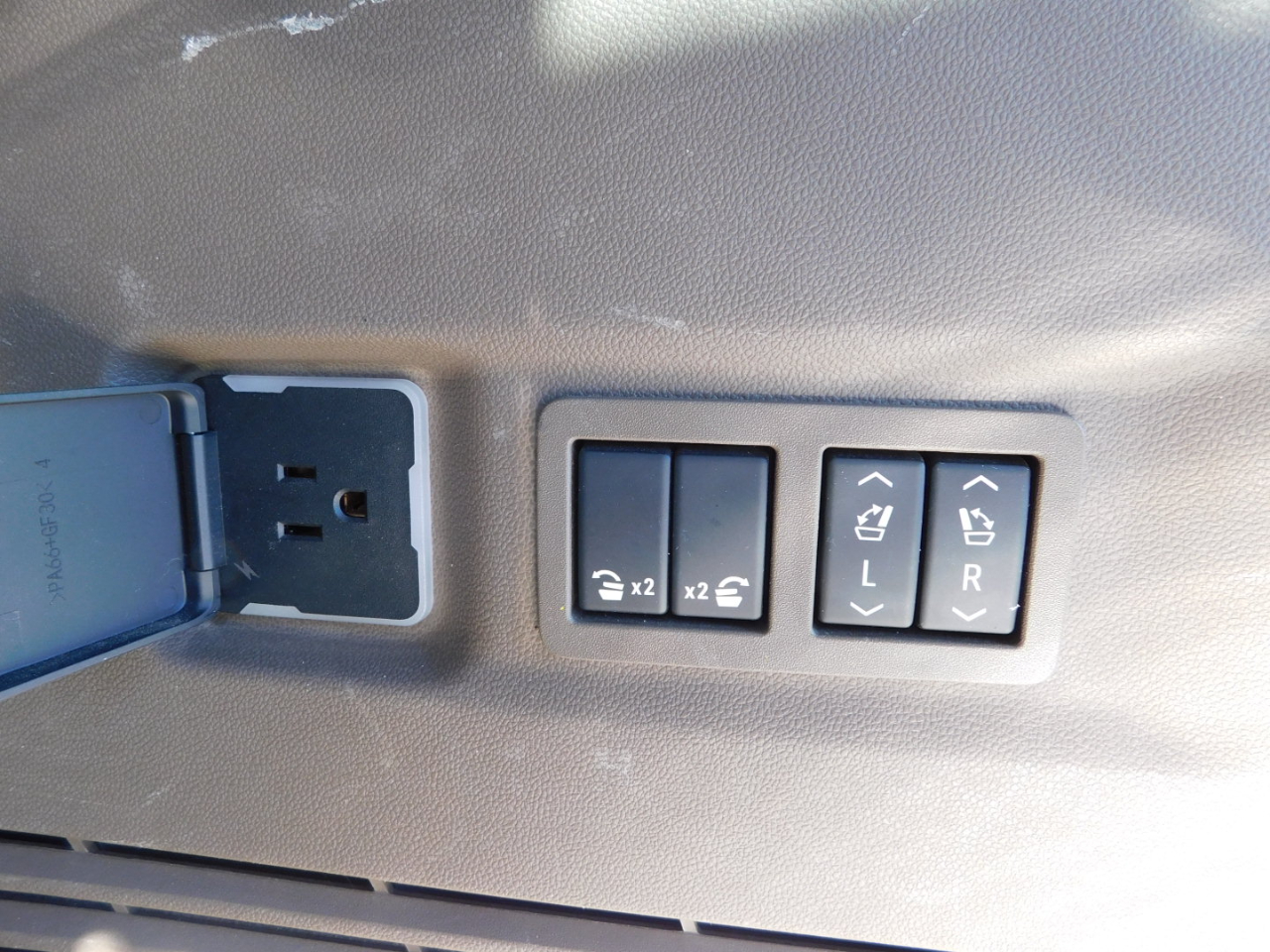 GMC Yukon XL 4WD 4dr Denali 2024