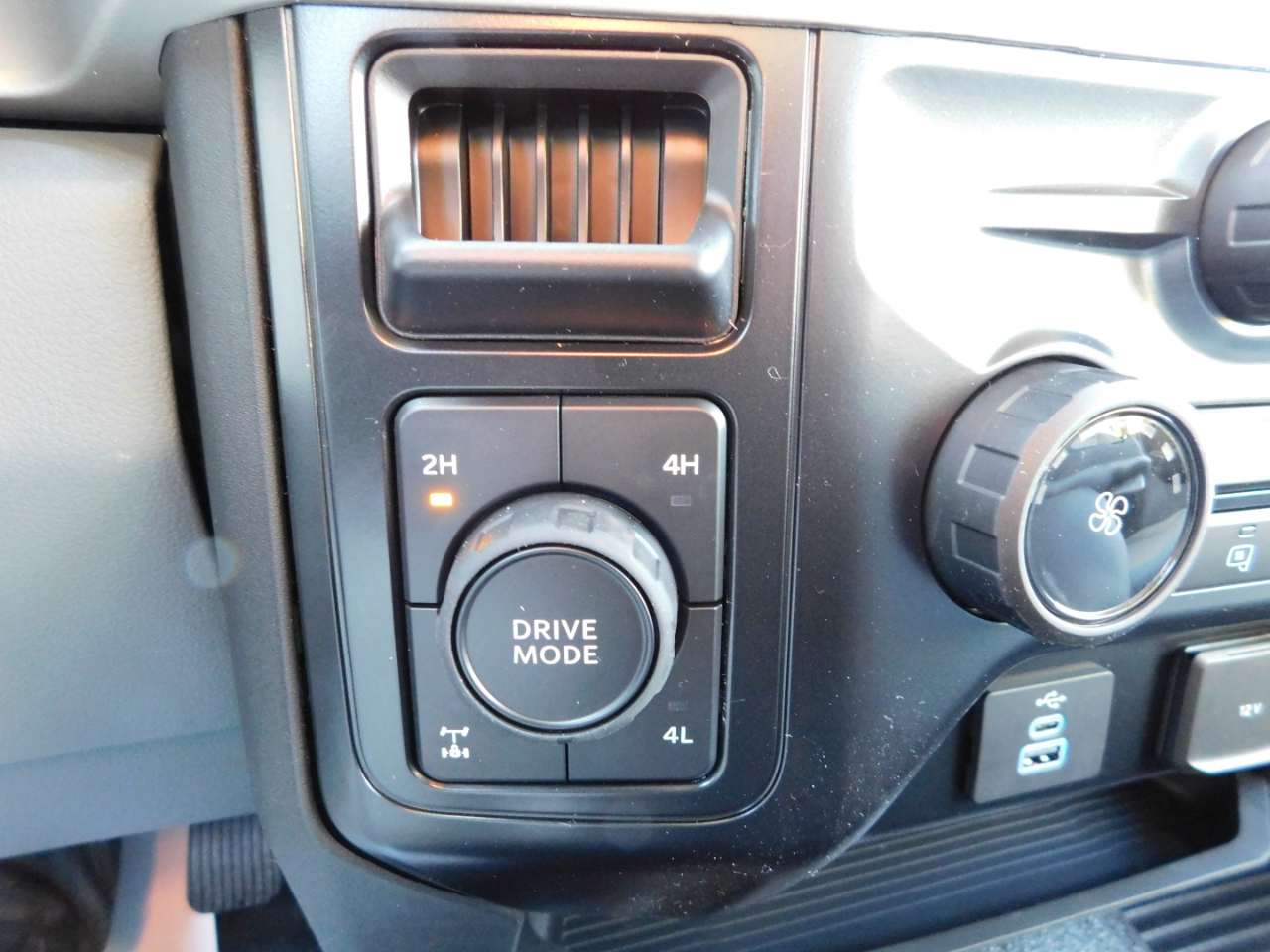 Ford Super Duty F-250 SRW XL 4WD Crew Cab 8' Box 2026