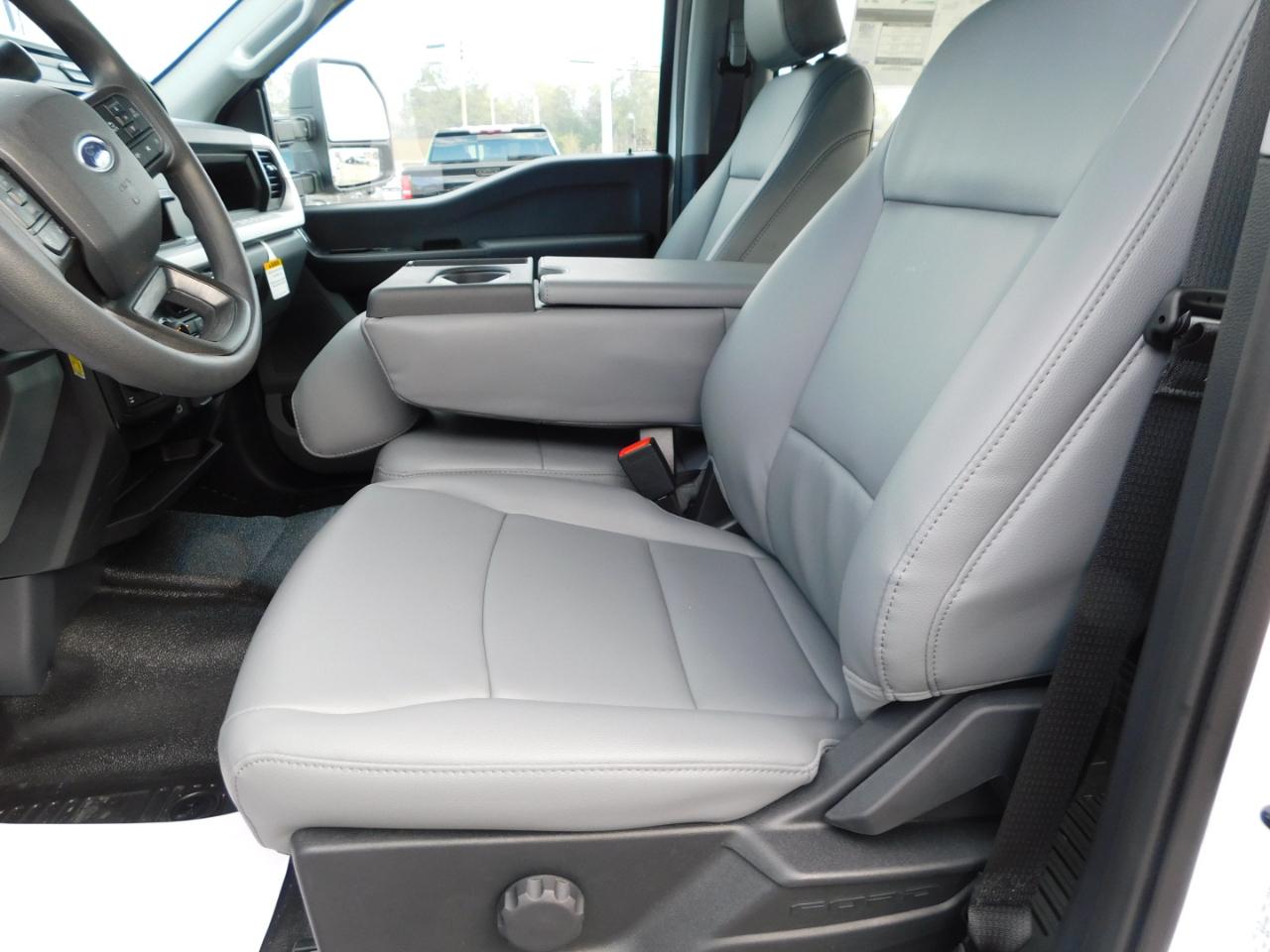 Ford Super Duty F-250 SRW XL 4WD Crew Cab 8' Box 2026