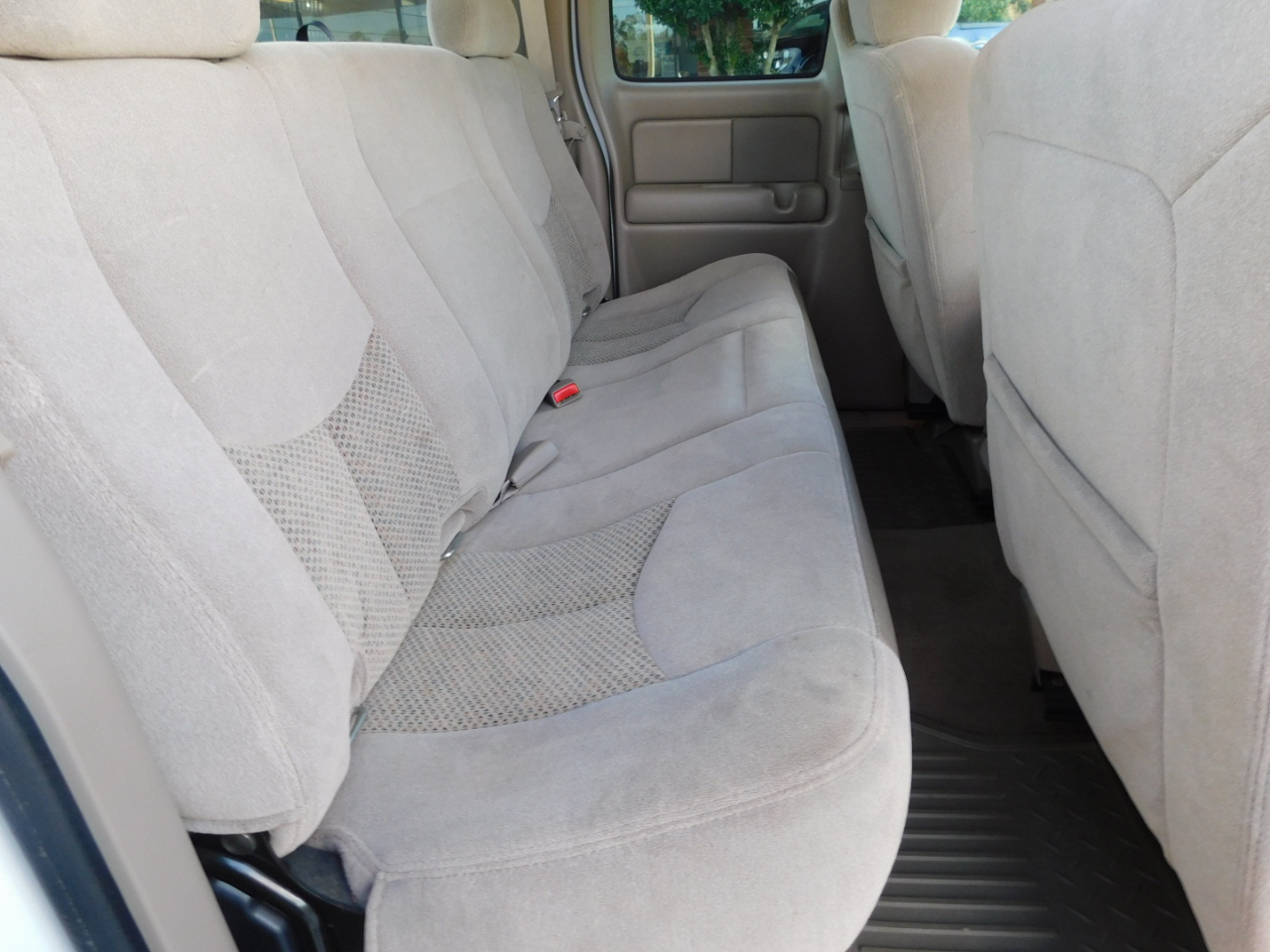 Chevrolet Silverado 2500HD Ext Cab 143.5" WB 4WD LS 2005