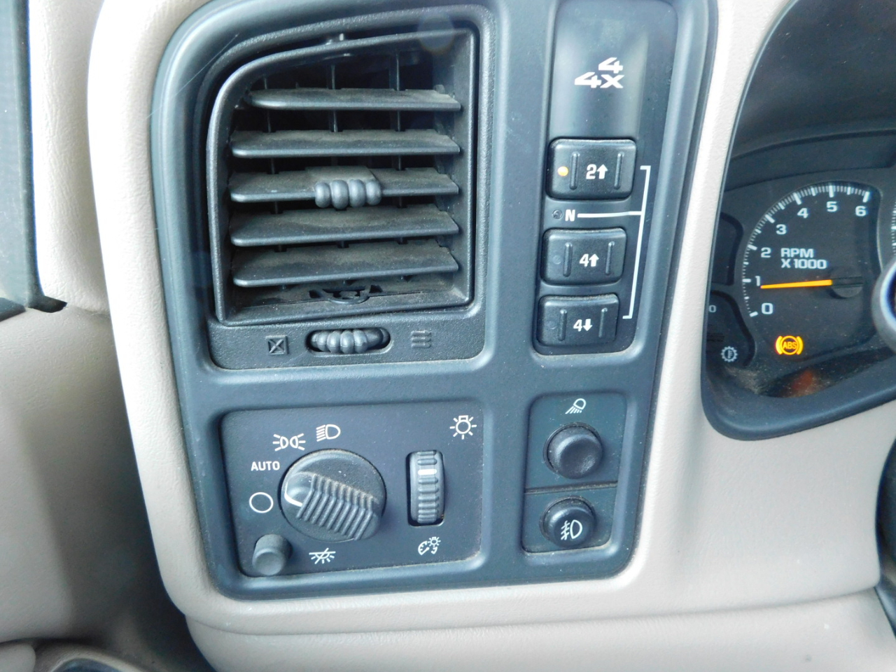 Chevrolet Silverado 2500HD Ext Cab 143.5" WB 4WD LS 2005