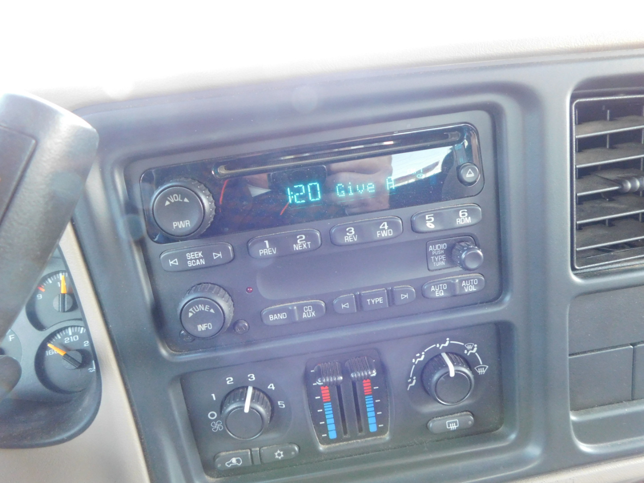 Chevrolet Silverado 2500HD Ext Cab 143.5" WB 4WD LS 2005