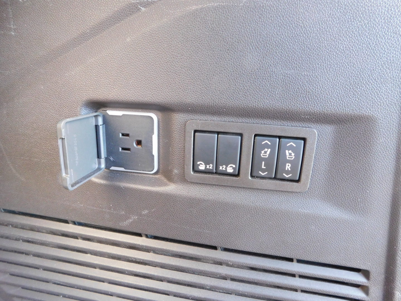 Chevrolet Tahoe 2WD 4dr LT 2023