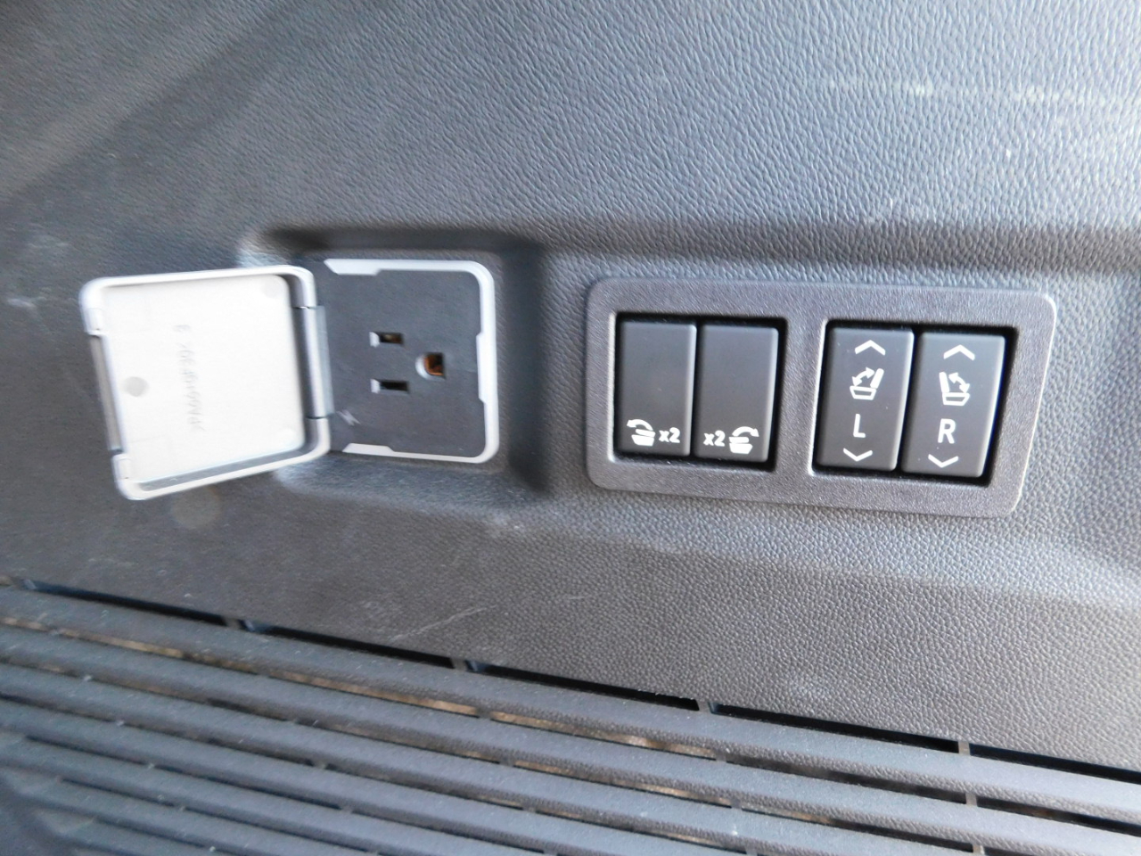 Chevrolet Tahoe 2WD 4dr Premier 2024