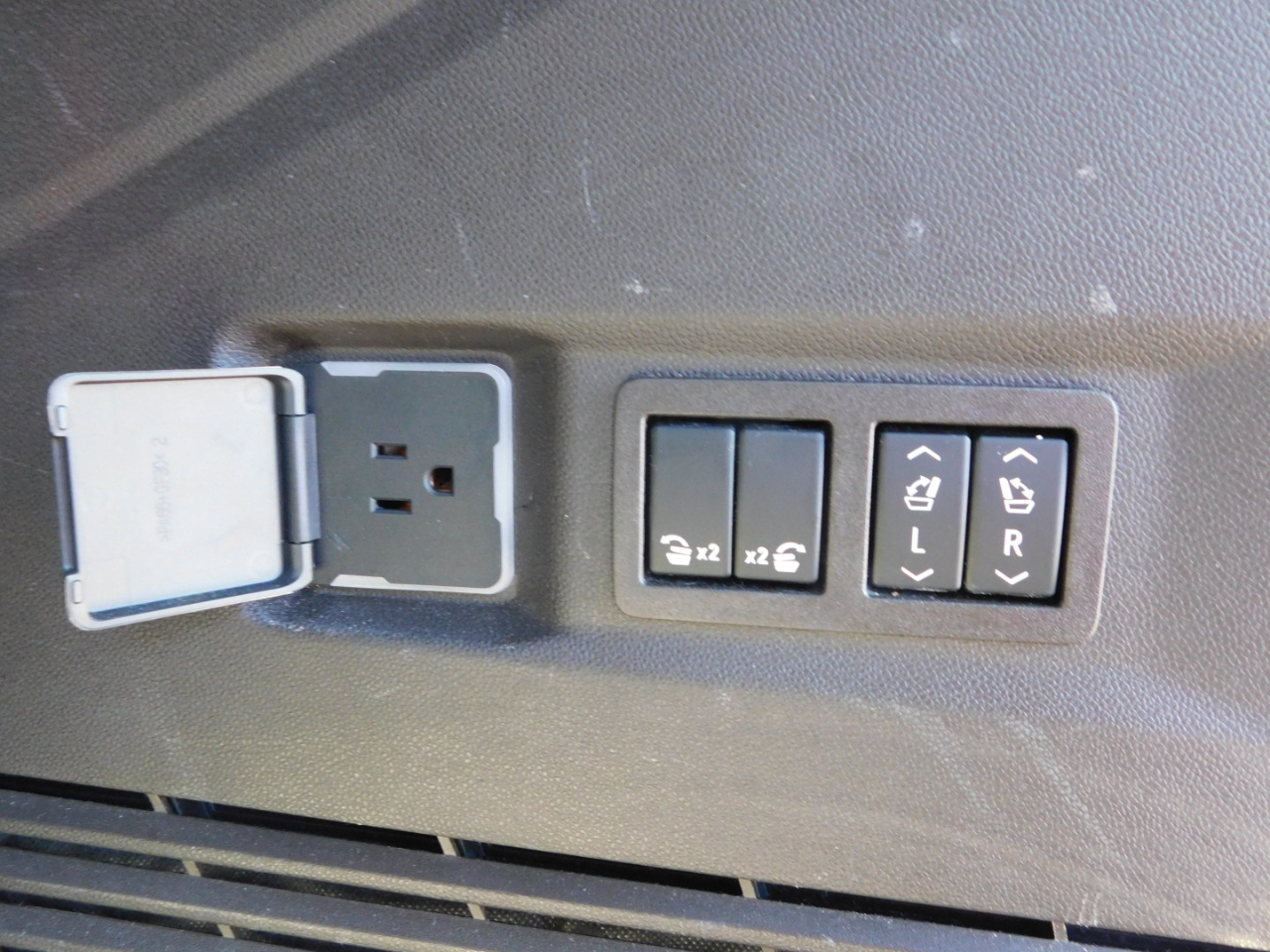 GMC Yukon 2WD 4dr Denali 2021