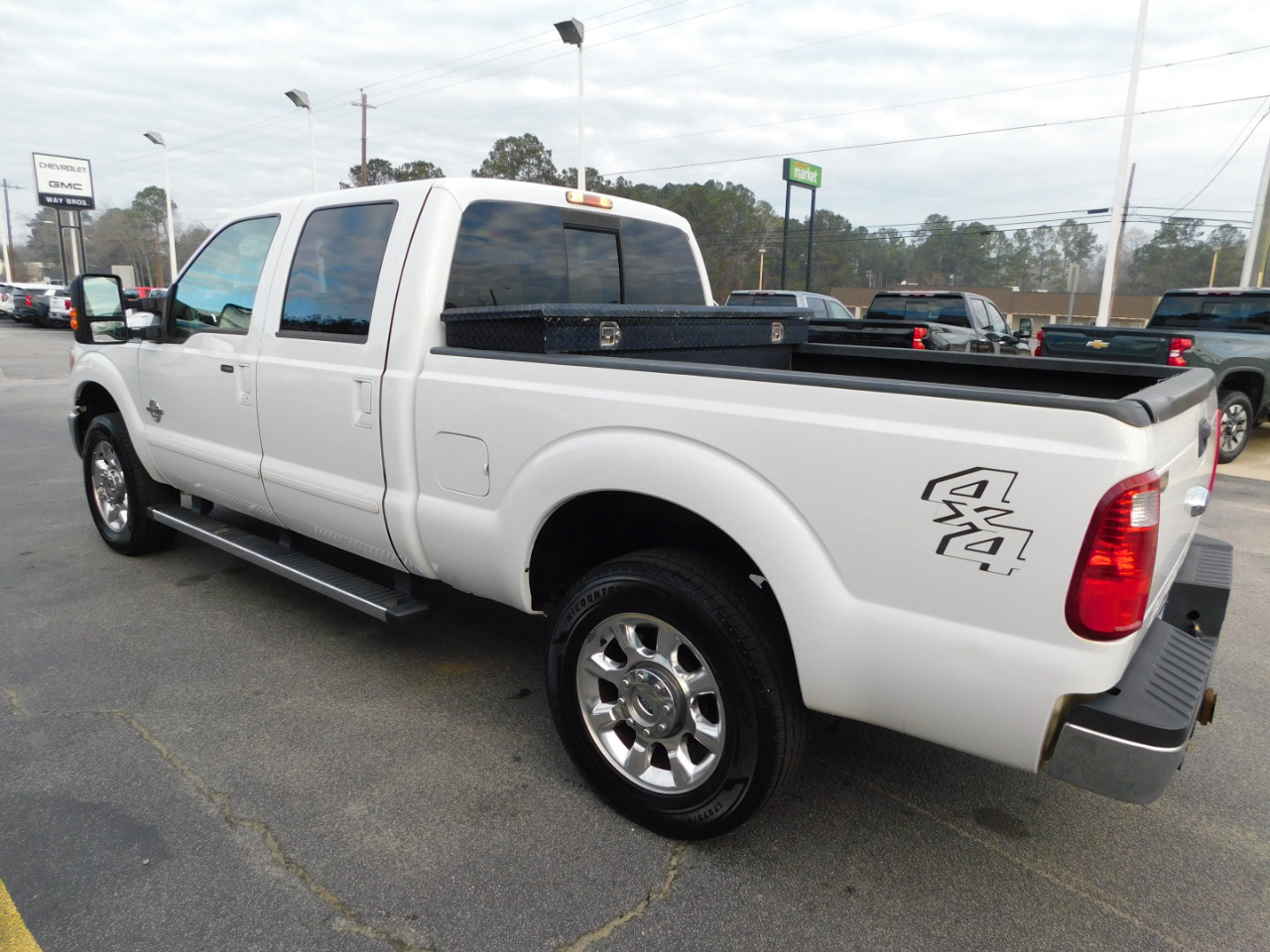 Ford 3/4 Ton Trucks Styleside 133" WB 4WD 2016
