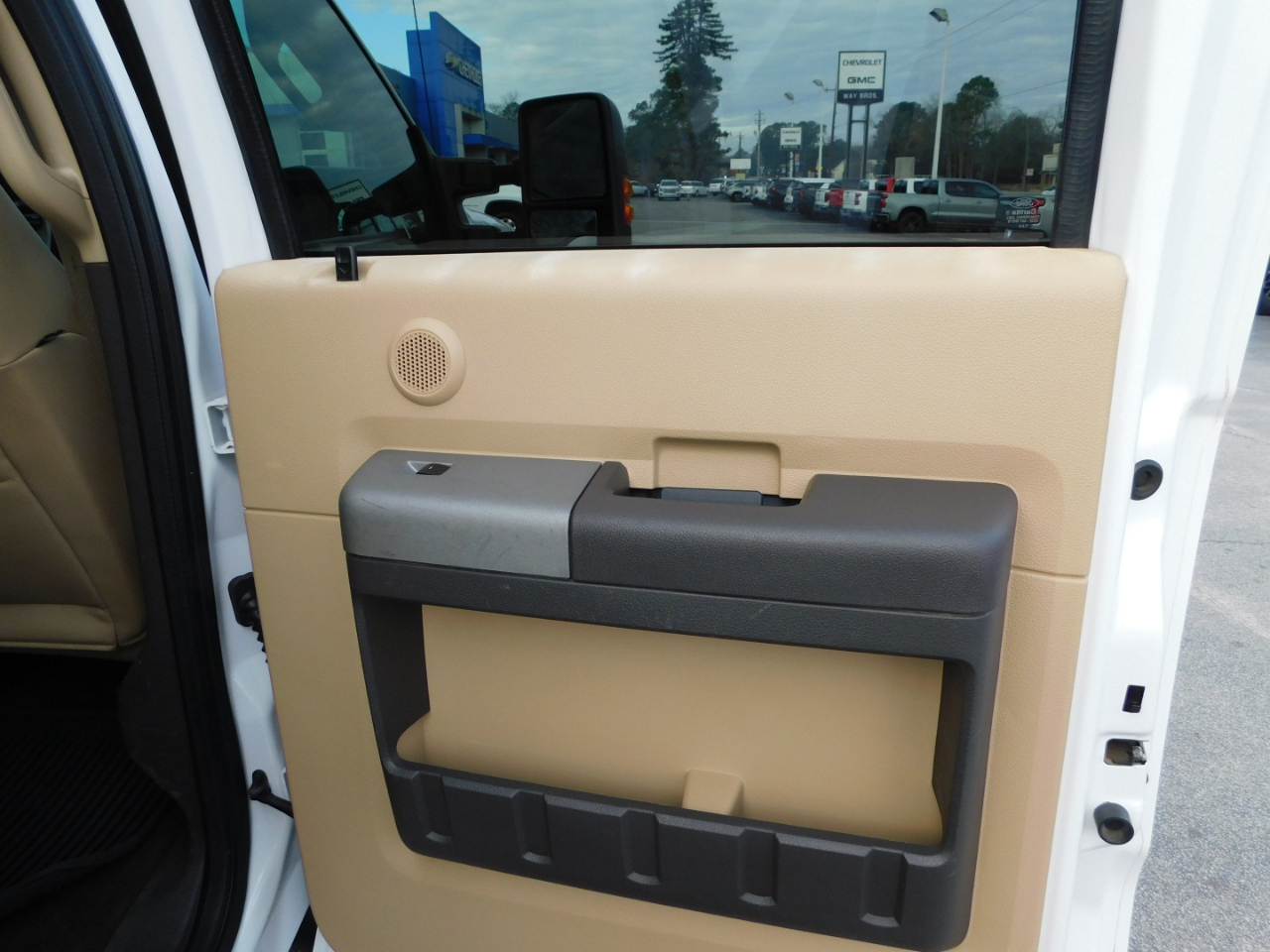 Ford 3/4 Ton Trucks Styleside 133" WB 4WD 2016