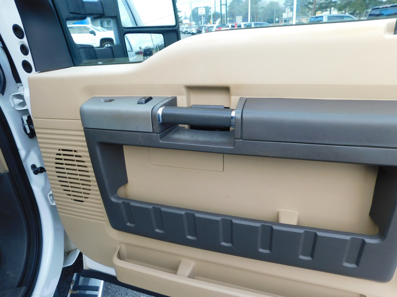 Ford 3/4 Ton Trucks Styleside 133" WB 4WD 2016