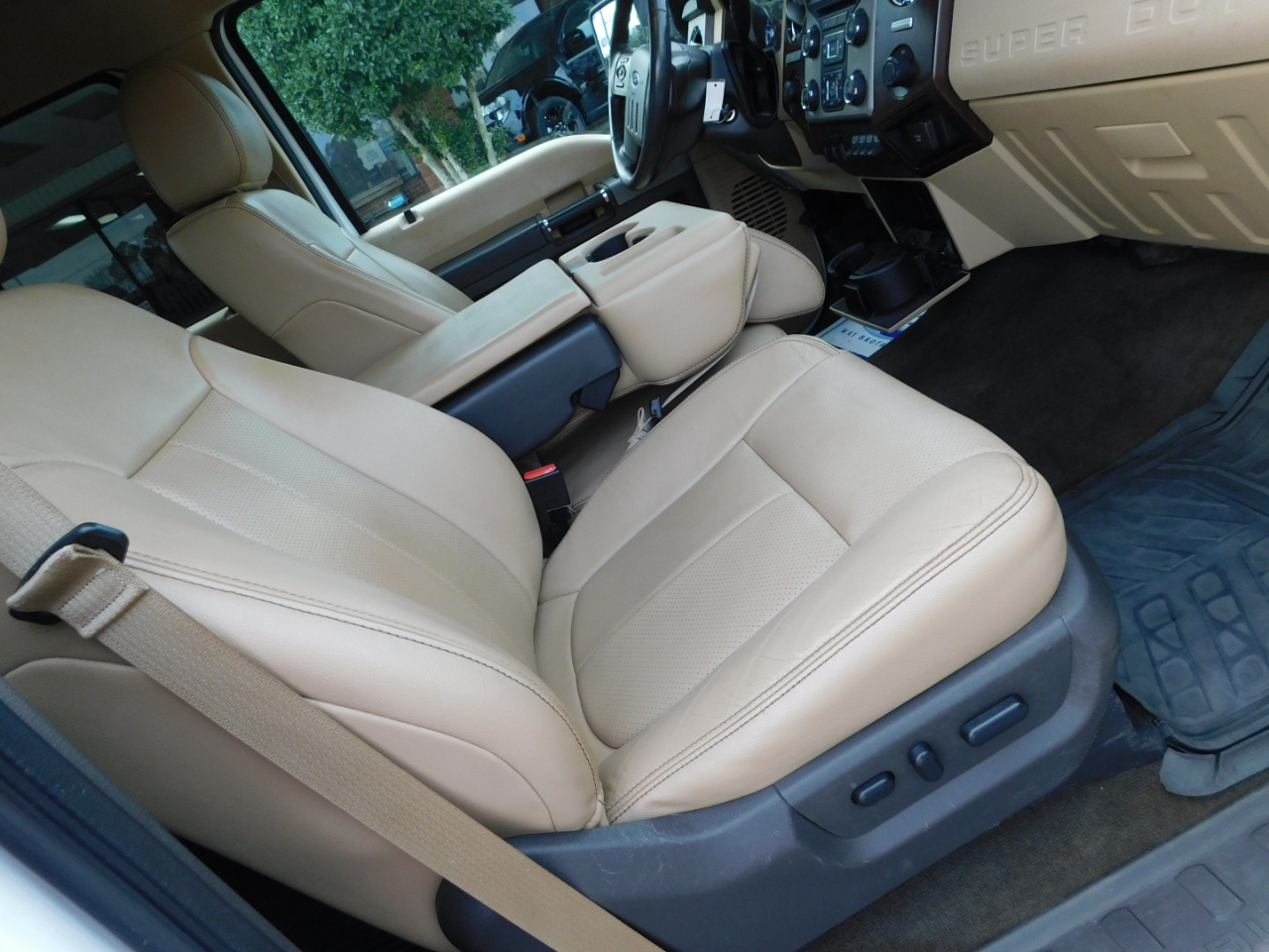 Ford 3/4 Ton Trucks Styleside 133" WB 4WD 2016