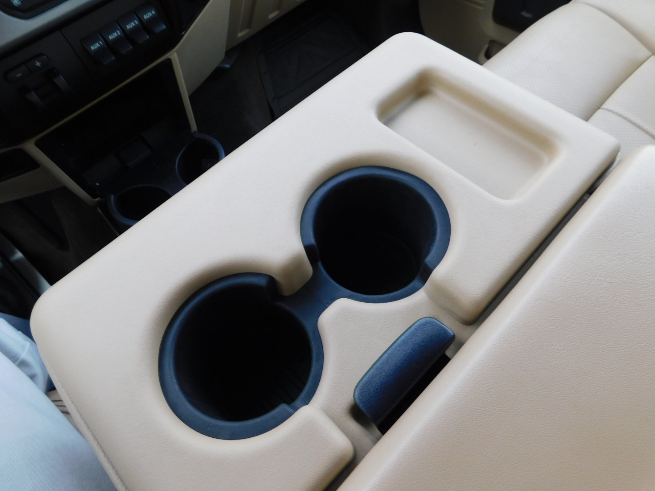 Ford 3/4 Ton Trucks Styleside 133" WB 4WD 2016