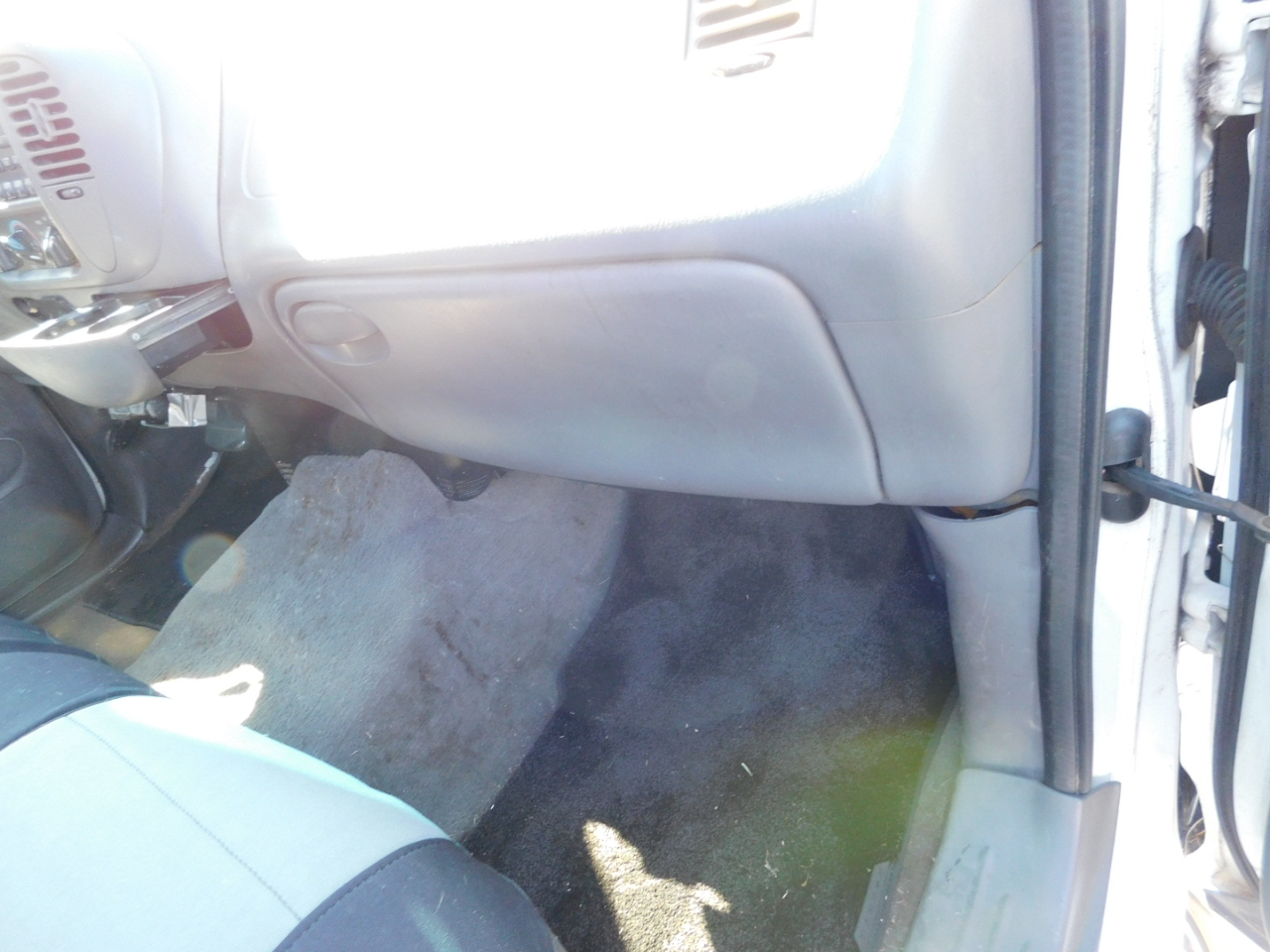 Ford F-150 SuperCrew Crew Cab 139" XLT 4WD 2001