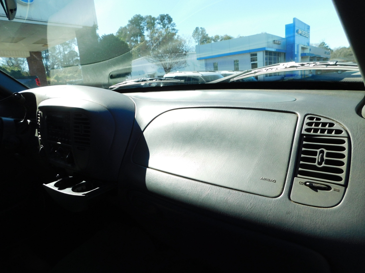 Ford F-150 SuperCrew Crew Cab 139" XLT 4WD 2001