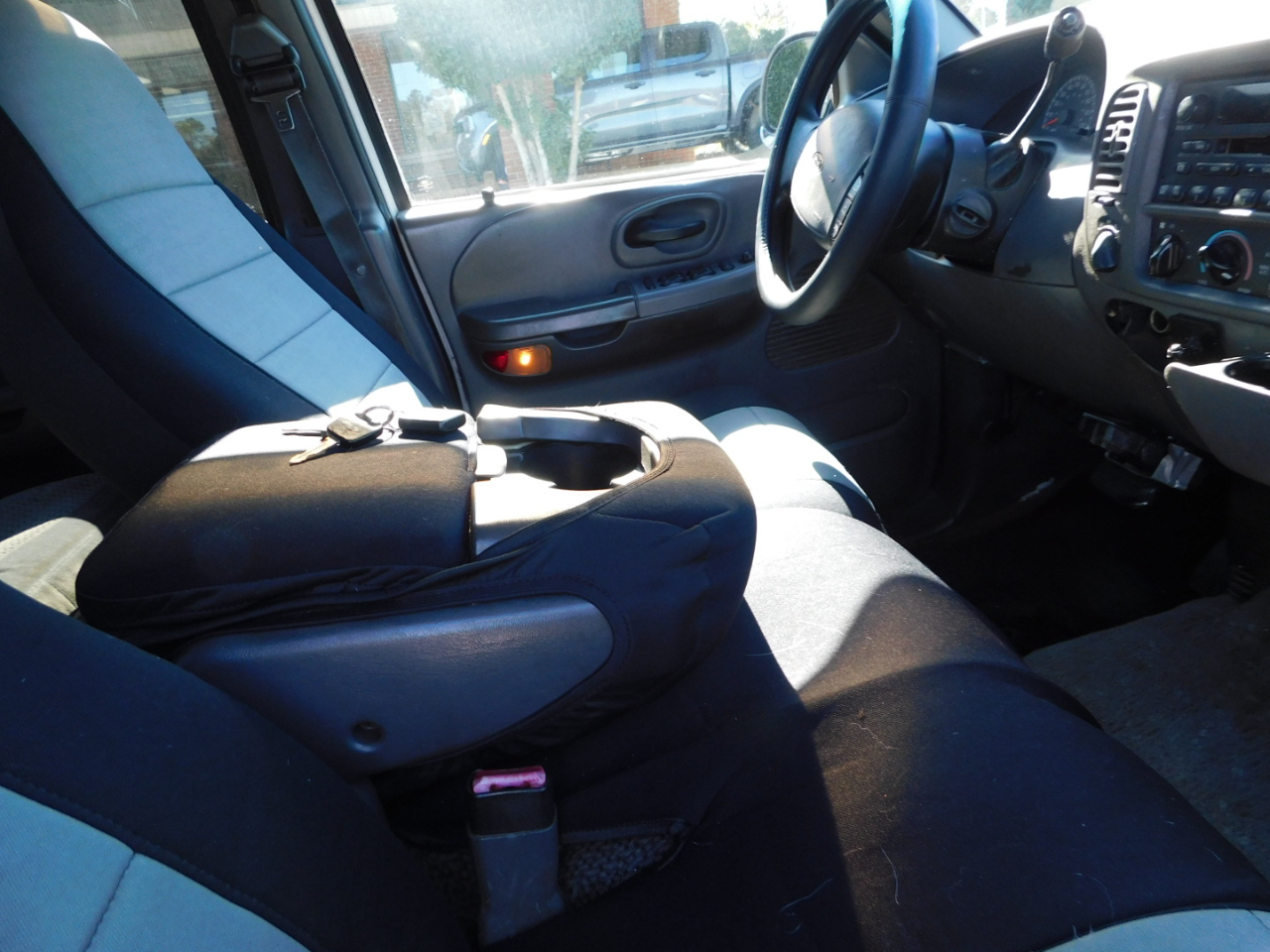 Ford F-150 SuperCrew Crew Cab 139" XLT 4WD 2001