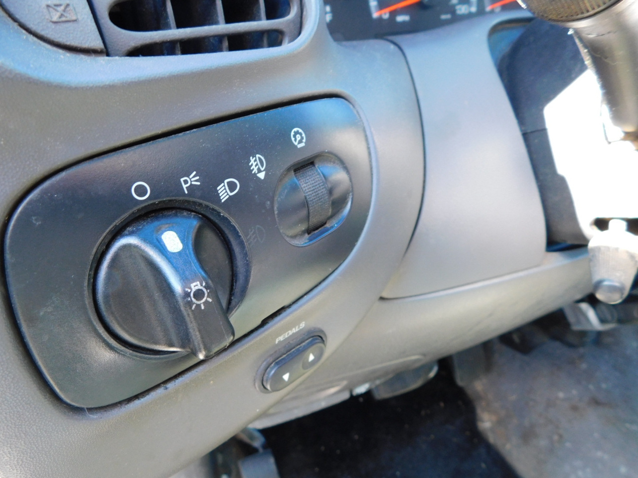 Ford F-150 SuperCrew Crew Cab 139" XLT 4WD 2001