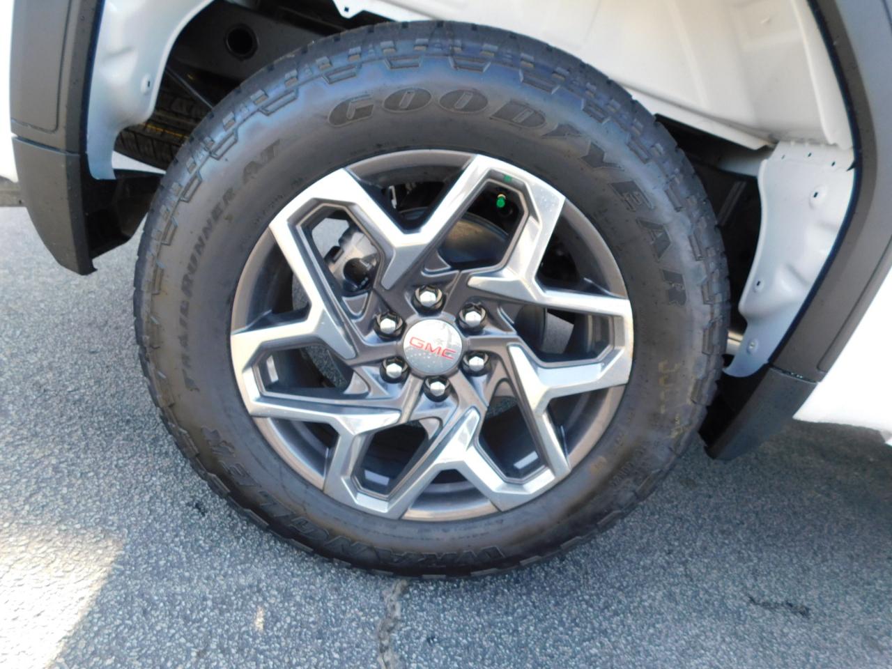 GMC Sierra 1500 4WD Crew Cab 147" SLE 2026