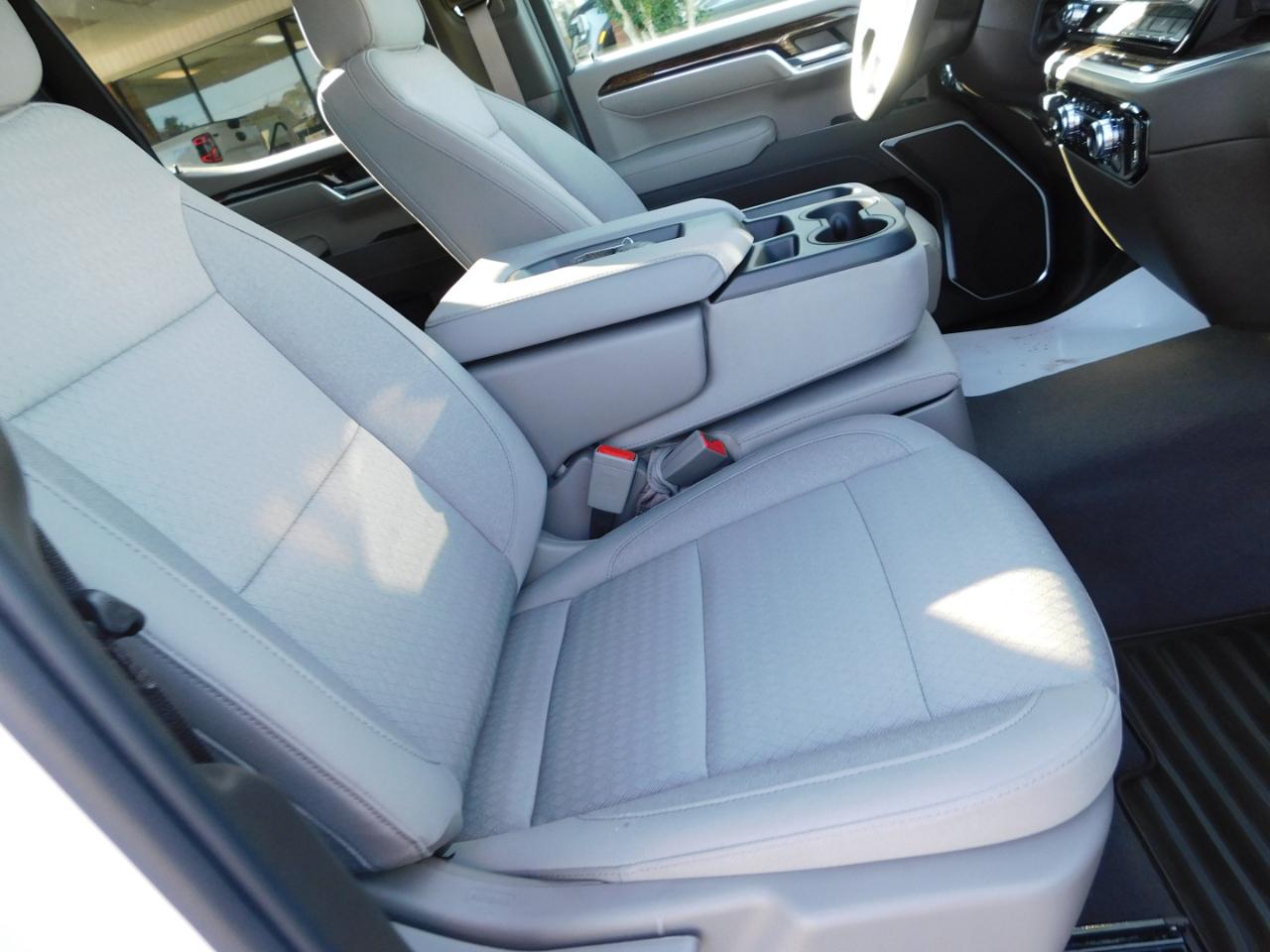 GMC Sierra 1500 4WD Crew Cab 147" SLE 2026