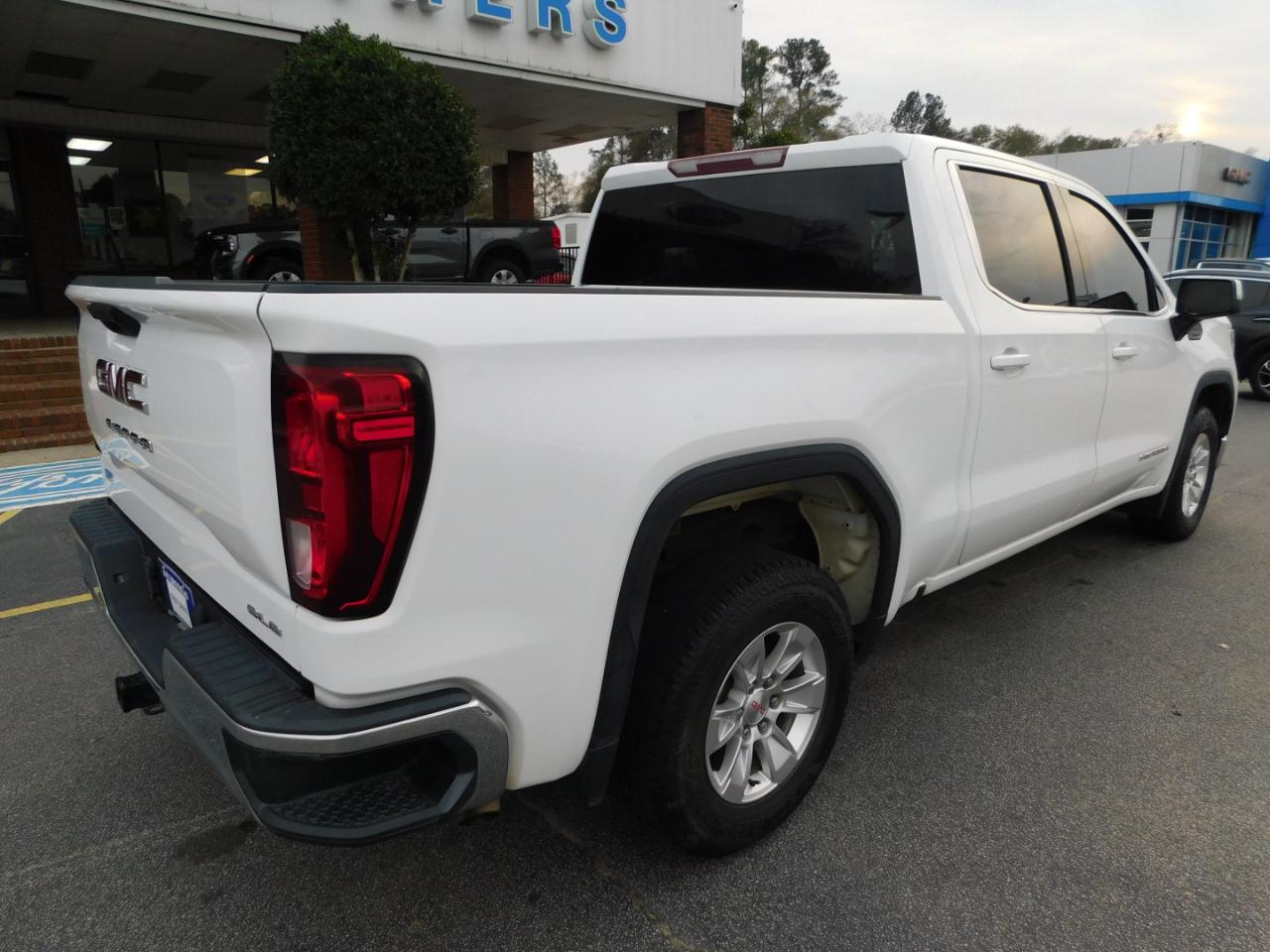 GMC Sierra 1500 2WD Crew Cab 147" SLE 2020