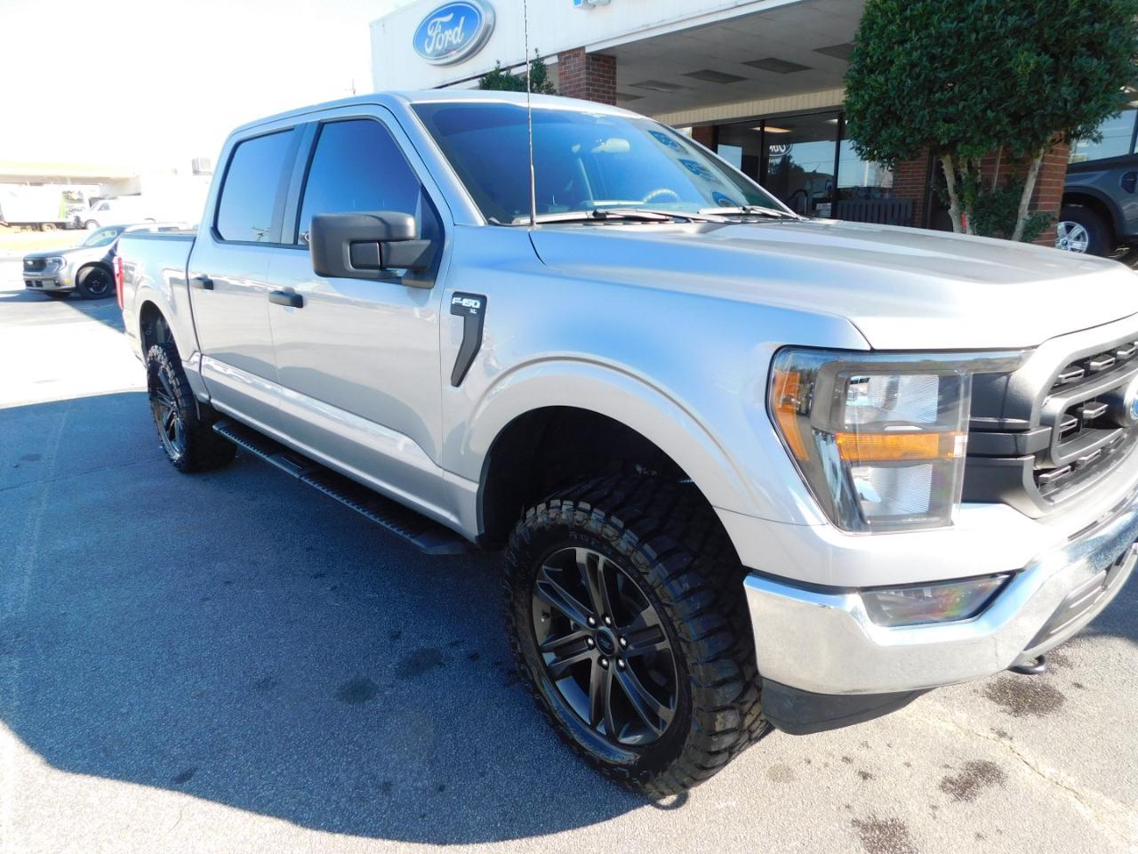 Ford F-150 XL 4WD SuperCrew 5.5' Box 2023