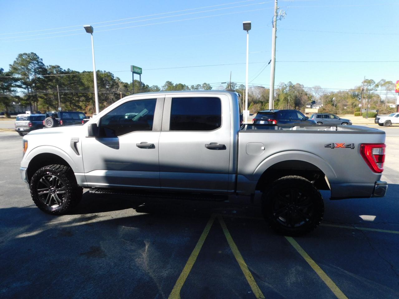 Ford F-150 XL 4WD SuperCrew 5.5' Box 2023