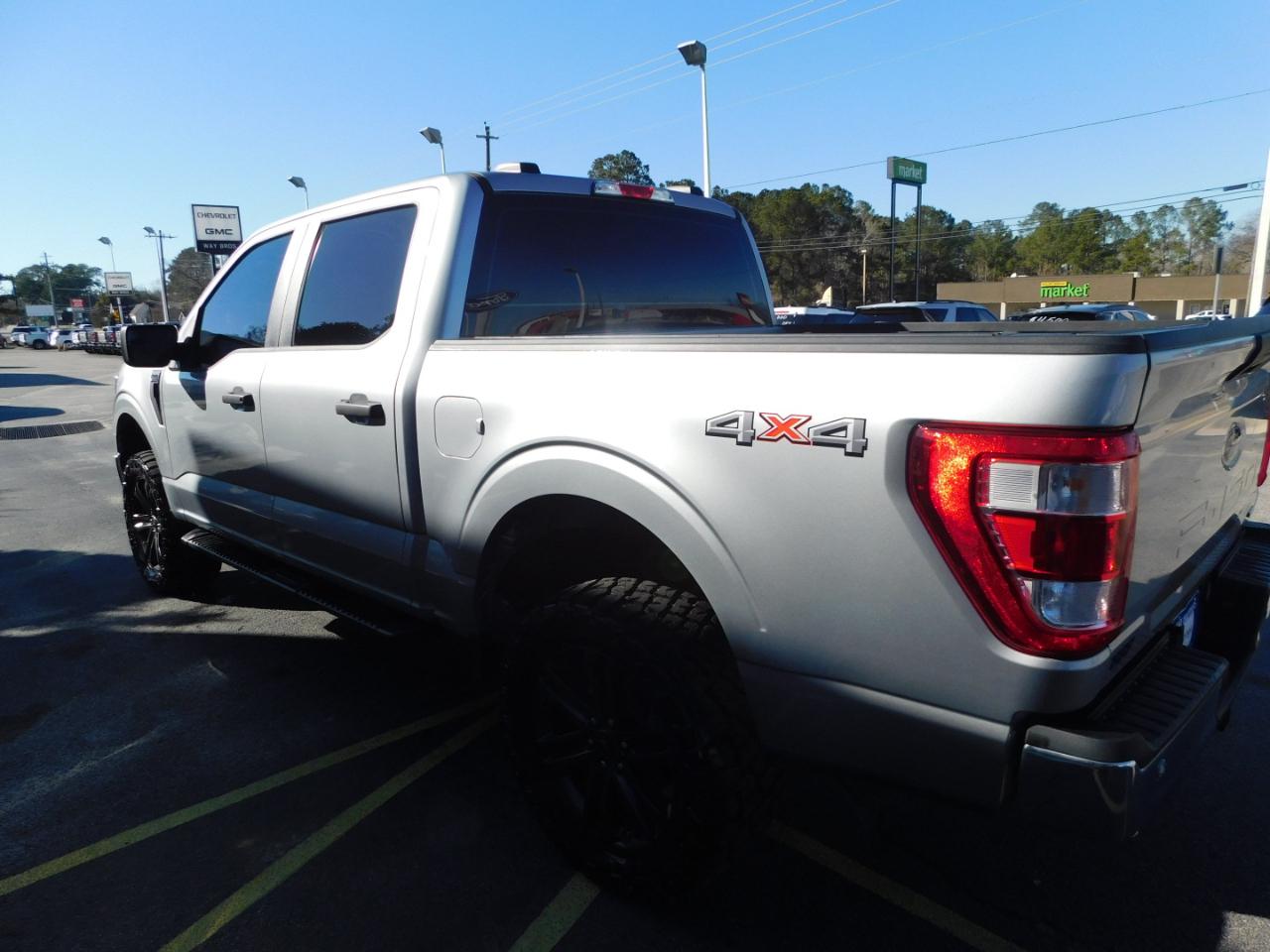 Ford F-150 XL 4WD SuperCrew 5.5' Box 2023