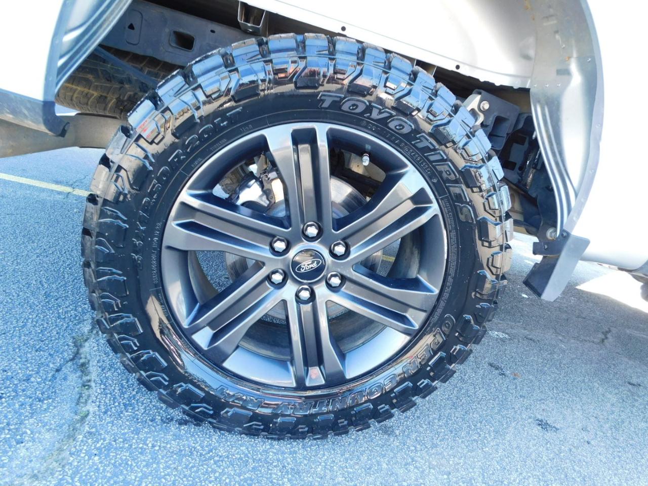 Ford F-150 XL 4WD SuperCrew 5.5' Box 2023