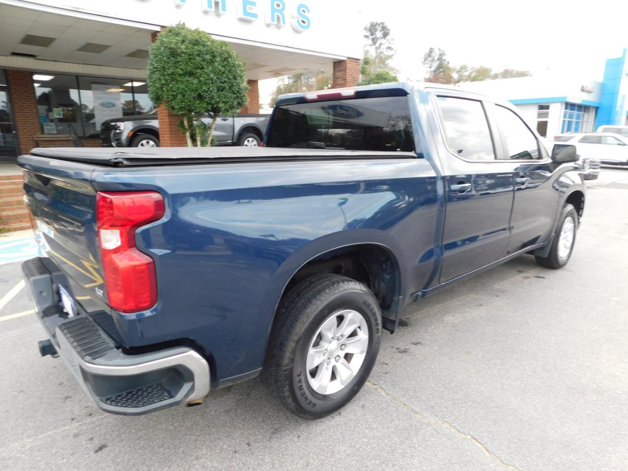 Chevrolet Silverado 1500 2WD Crew Cab 147" LT 2020