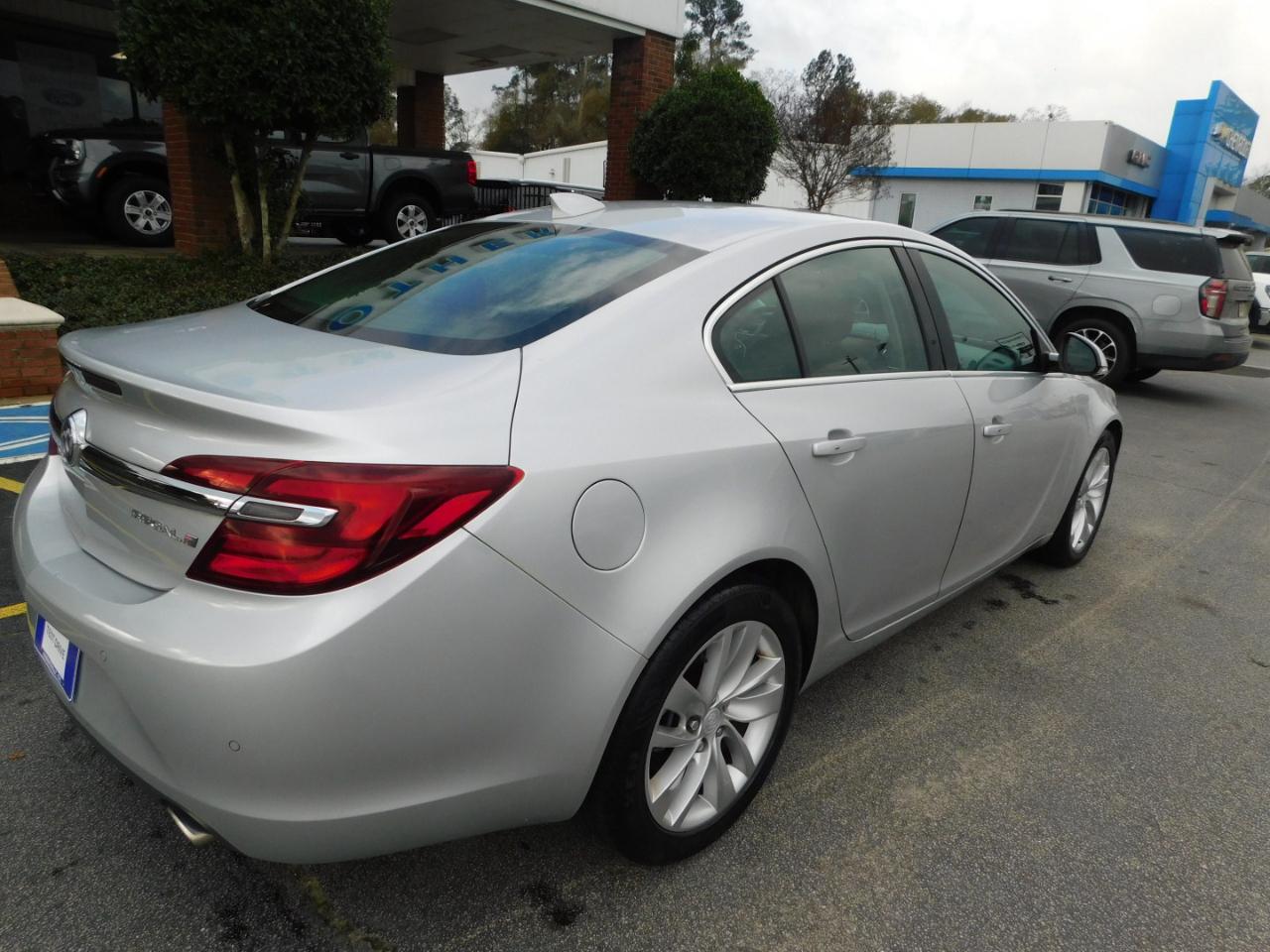 Buick Regal 4dr Sdn Premium I FWD 2015