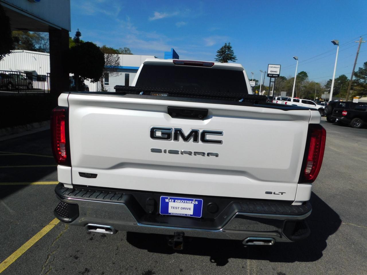 GMC Sierra 1500 4WD Crew Cab 147" SLT 2023