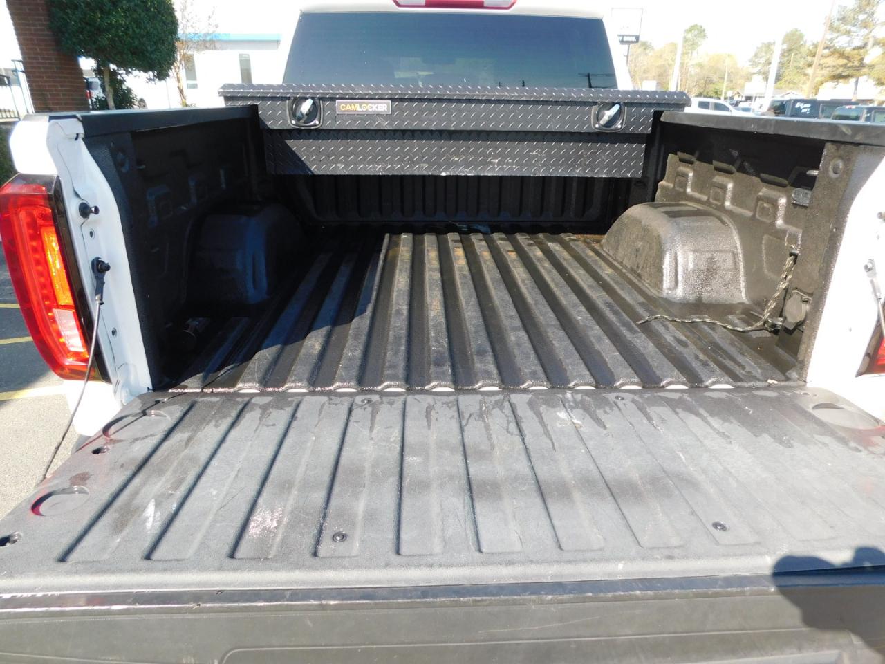 GMC Sierra 1500 4WD Crew Cab 147" SLT 2023