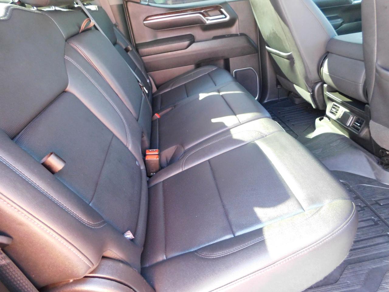 GMC Sierra 1500 4WD Crew Cab 147" SLT 2023