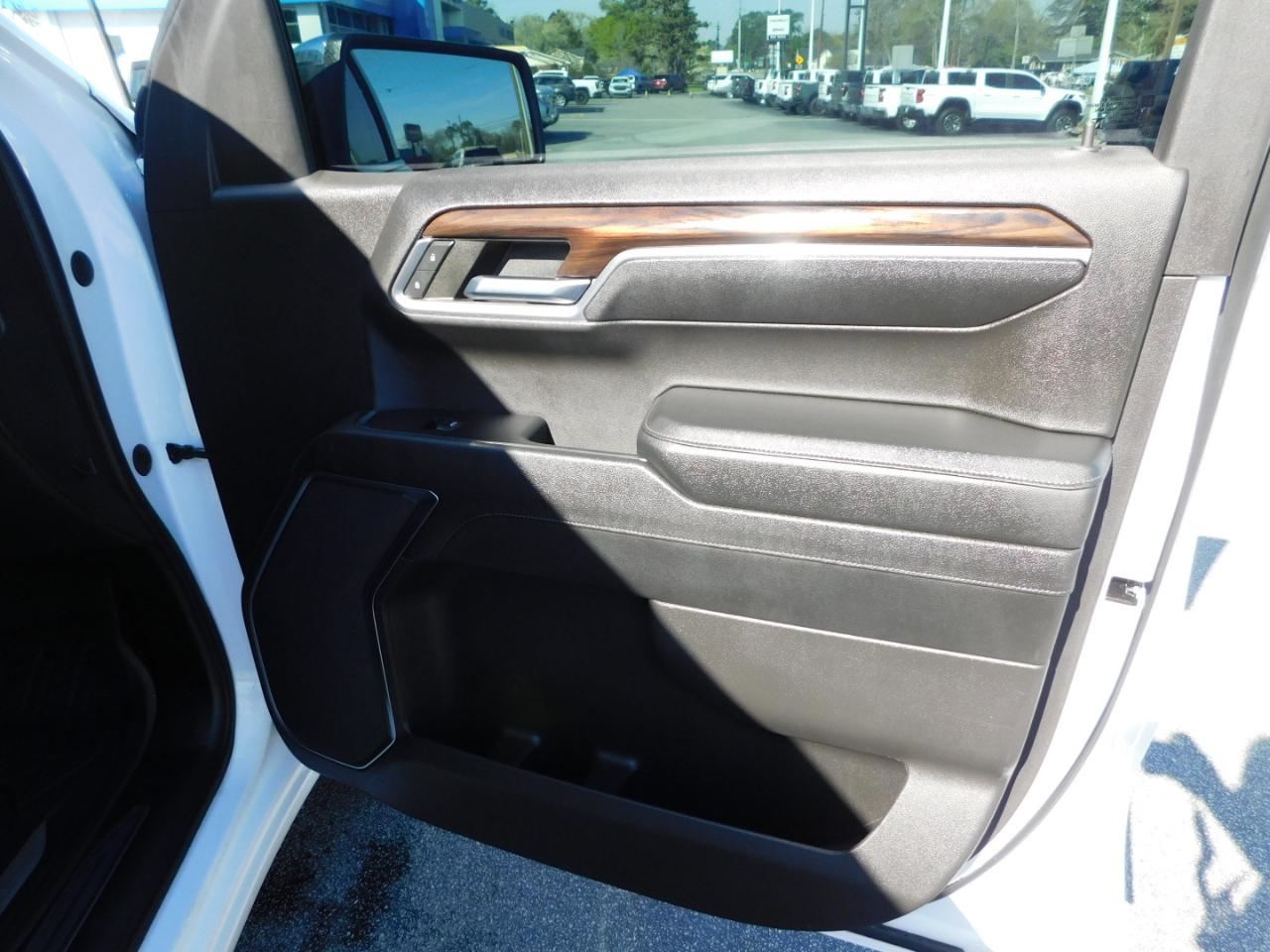 GMC Sierra 1500 4WD Crew Cab 147" SLT 2023