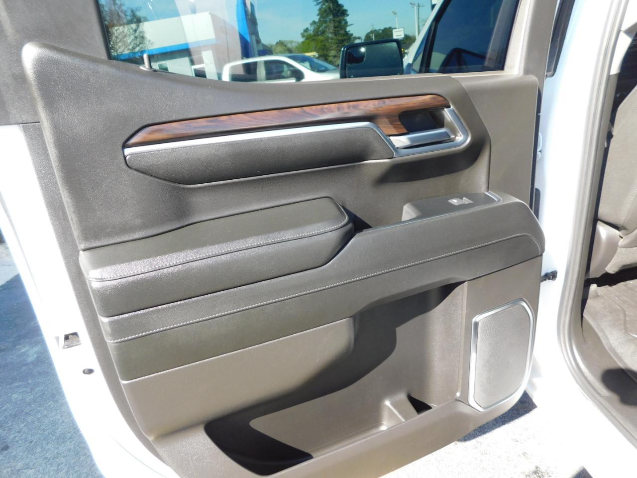 GMC Sierra 1500 4WD Crew Cab 147" SLT 2023