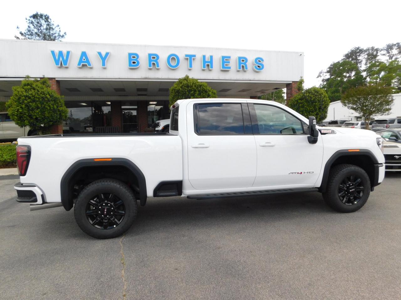 2026 GMC Sierra 2500HD 4WD CREW CAB 159" AT4