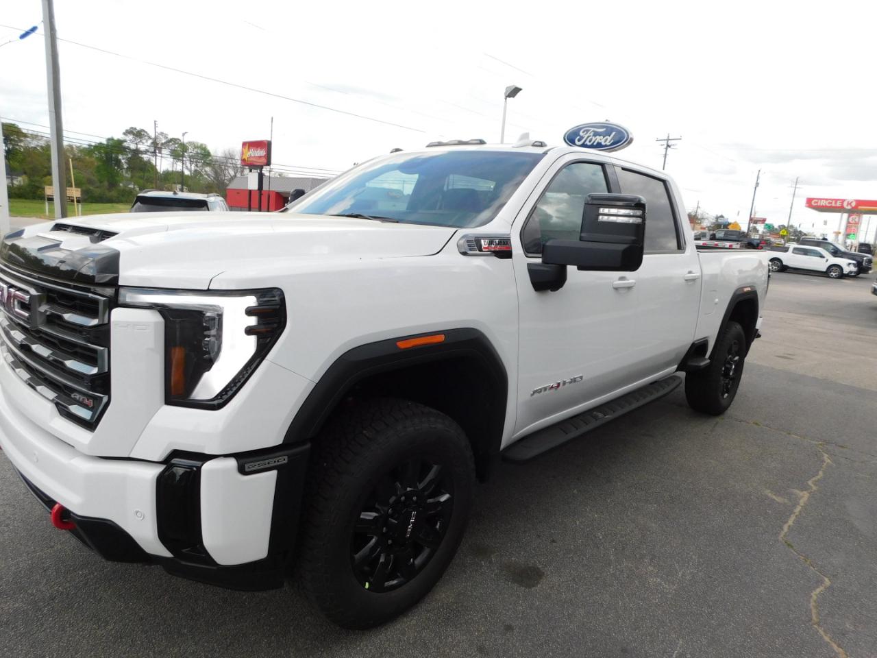 GMC Sierra 2500HD 4WD Crew Cab 159" AT4 2026