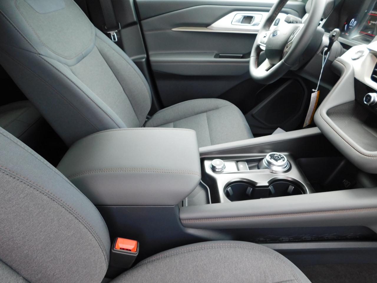 Ford Explorer Active w/200A Pkg RWD 2026